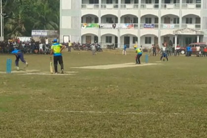 গোসাইরহাটে ক্রিকেট টুর্নামেন্টের ফাইনাল খেলা অনুষ্ঠিত