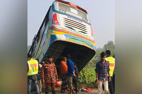 ডুমুরিয়ায় মোটরসাইকেলের সঙ্গে বাসের সংঘর্ষ, কলেজছাত্র নিহত