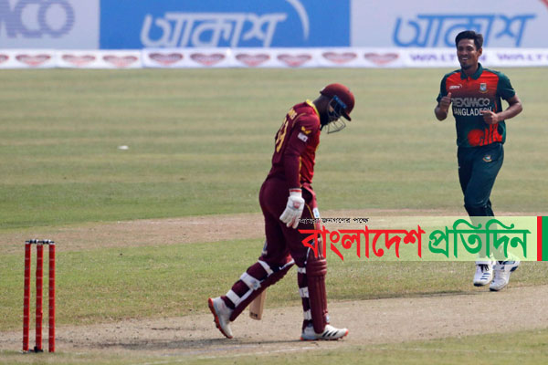 আবারও মুস্তাফিজের আঘাত