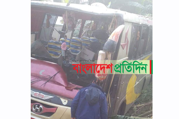 অল্পের জন্য প্রাণে বাঁচলেন ৪৫ যাত্রী