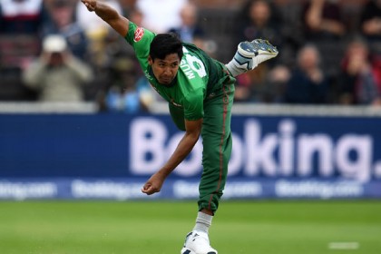 পাওয়ার প্লেতে দারুণ বোলিং মুস্তাফিজের