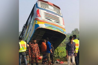 ডুমুরিয়ায় মোটরসাইকেলের সঙ্গে বাসের সংঘর্ষ, কলেজছাত্র নিহত