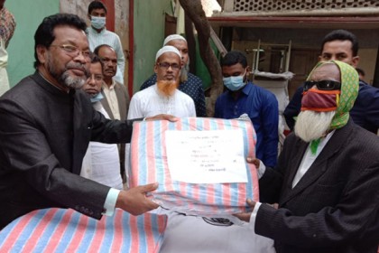রাজধানীতে শীতার্ত মানুষের পাশে ‘দেশ প্রেমিক নাগরিক ফোরাম’