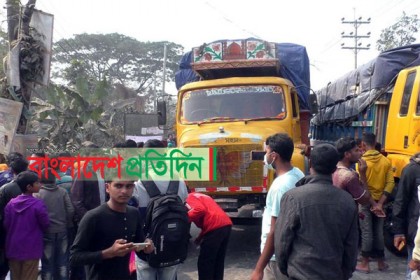 ঝিনাইদহে ট্রাক চাপায় নারীর মৃত্যু, আহত ১