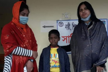 নেত্রকোনায় নিখোঁজ শিশুটি ফিরে পেলো বাবা-মা