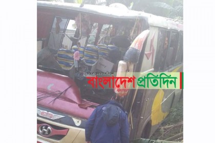অল্পের জন্য প্রাণে বাঁচলেন ৪৫ যাত্রী