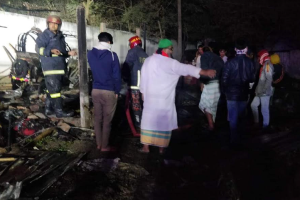 রূপগঞ্জে আগুনে পুড়ে একই পরিবারের ৪ জনের মৃত্যু