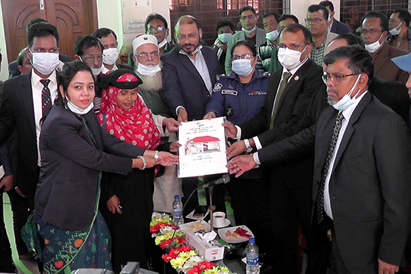ঝালকাঠিতে ঘর পেলেন ভূমিহীন ও গৃহহীন ২৩০ পরিবার
