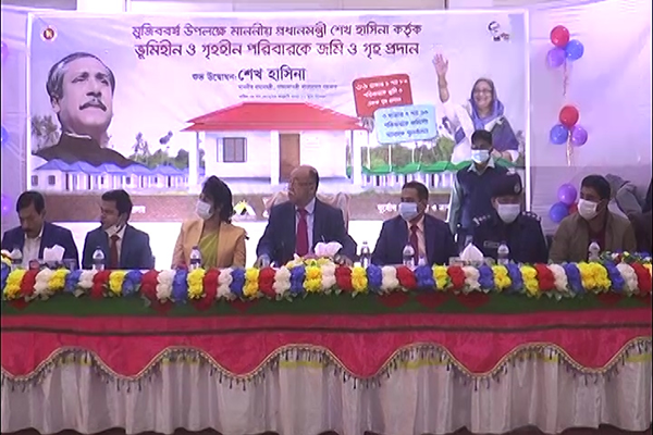 আশ্রয়ণ প্রকল্পের আওতায় নরসিংদীতে ঘর পেলেন ২২১ পরিবার