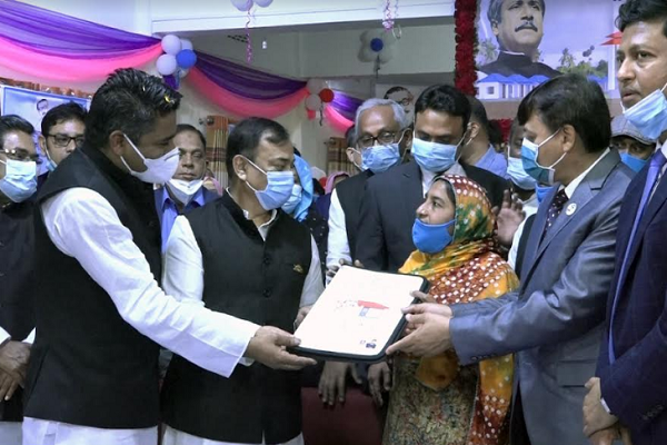 বরিশালে জমিসহ ঘর পেল ১০০৯টি ভূমি ও গৃহহীন পরিবার 