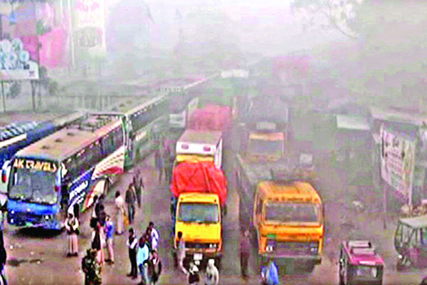 ঘন কুয়াশায় ফ্লাইট ও ফেরি চলাচল ব্যাহত