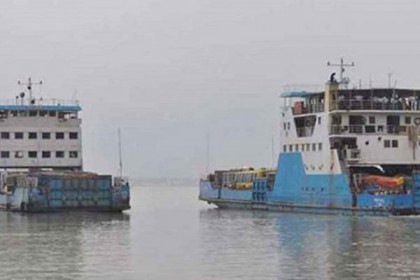 দৌলতদিয়া-পাটুরিয়া নৌরুটে ফেরি চলাচল স্বাভাবিক