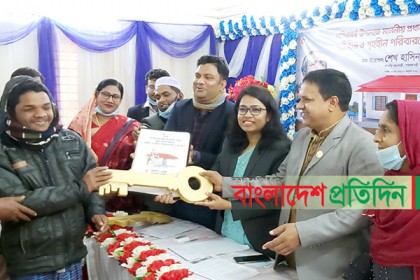 ‘এখন আর কেউ কইবো না পরের জায়গায় থাকি’