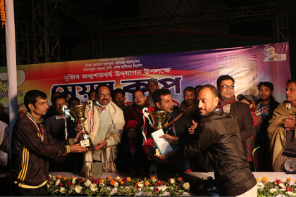 মেহেরপুরে মেয়র কাপ ব্যাডমিন্টনের ফাইনাল অনুষ্ঠিত