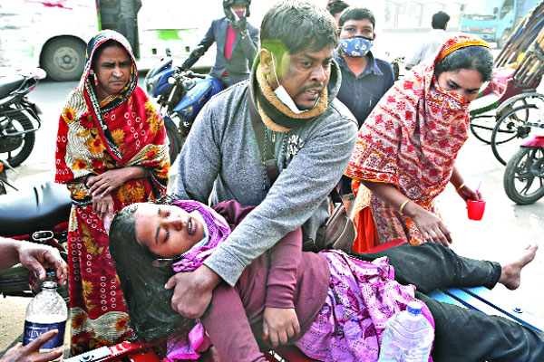 মোটরসাইকেলের ধাক্কায় অজ্ঞান