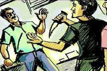 রাজধানীর হাইকোর্ট মাজার এলাকায় ছুরিকাঘাতে অজ্ঞাত যুবক নিহত