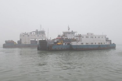 ১২ ঘন্টা পর দৌলতদিয়া-পাটুরিয়া নৌরুটে ফেরি চলাচল স্বাভাবিক