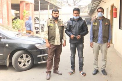 ৪০০ ডলারে কানাডিয়ান হয়ে গেলেন নরসিংদীর সৈকত!

