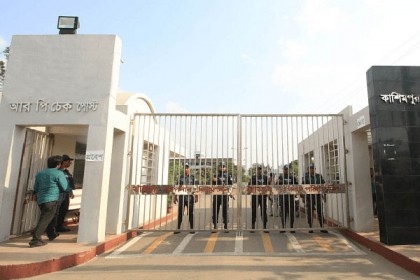 কাশিমপুর কারাগারে নারীর সঙ্গে বন্দির সাক্ষাৎ, জেল সুপার ও জেলার প্রত্যাহার 