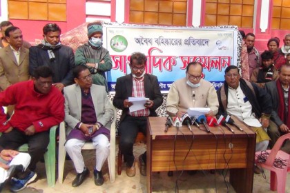 হরিণাকুন্ডুতে 
উপজেলা
আওয়ামী লীগের বহিষ্কৃত সভাপতিসহ ৩ নেতার সংবাদ সম্মেলন