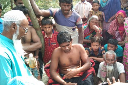 বাড়ি ফিরেছেন জীবিত থাকা সেই জেলে