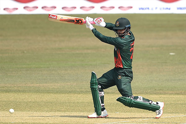 ফিফটির পর ফিরলেন তামিম