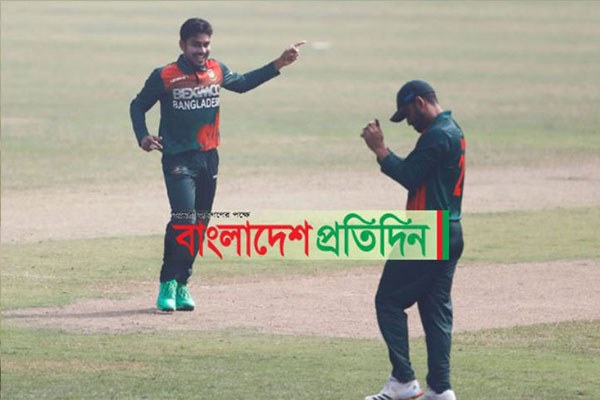 মুস্তাফিজের পর ক্যারিবীয় দূর্গে মিরাজের আঘাত 