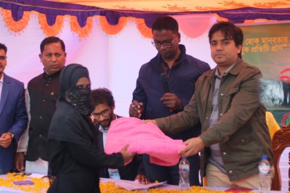 সুবর্ণচরে শীতার্তদের মাঝে কম্বল বিতরণ