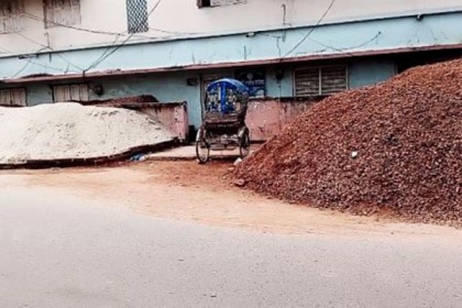 যত্রতত্র নির্মাণ সামগ্রী রাখলে এক বছরের দণ্ড