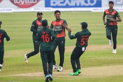 ক্যারিবীয় শিবিরে মুস্তাফিজের জোড়া আঘাত