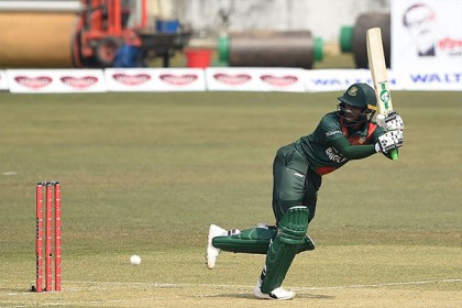 দেশের মাটিতে মাইলফলক সাকিবের