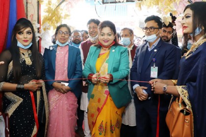 নরসিংদীতে তৃতীয় লিঙ্গের মানুষের জীবনমান উন্নয়নে রূপচর্চা কেন্দ্র