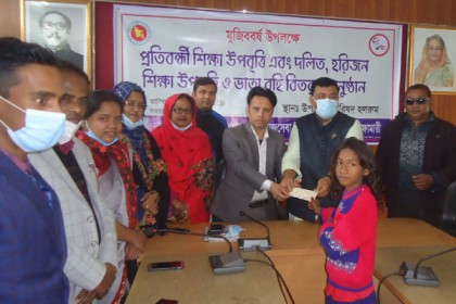 সৈয়দপুরে প্রতিবন্ধী, দলিত ও হরিজনদের মাঝে 
উপবৃত্তি বিতরণ 