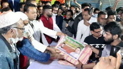বংশালে স্বেচ্ছাসেবক লীগ দক্ষিণের কম্বল বিতরণ 

