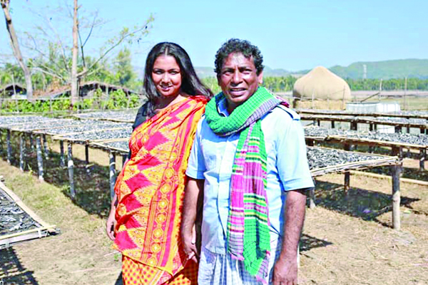 ইয়াবা পাচারকারীর গল্পে মোশাররফ-রুনা খান