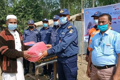কোস্টগার্ডের উদ্যোগে মুন্সীগঞ্জে শীতার্তদের মাঝে শীতবস্ত্র বিতরণ