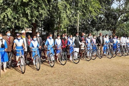 শ্রীবরদীতে ক্ষুদ্র নৃগোষ্ঠীর ৫০ শিক্ষার্থী পেল সাইকেল