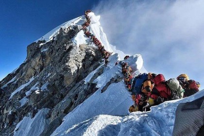 এবার এভারেস্ট রক্ষার উদ্যোগ নিল নেপাল 

