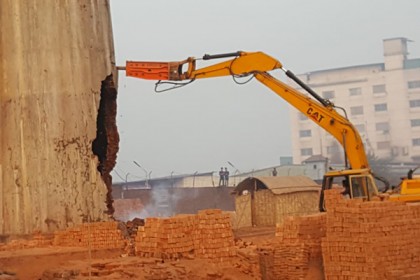 নারায়ণগঞ্জে ৪ ইটভাটা মালিককে ৩৫ লাখ টাকা জরিমানা