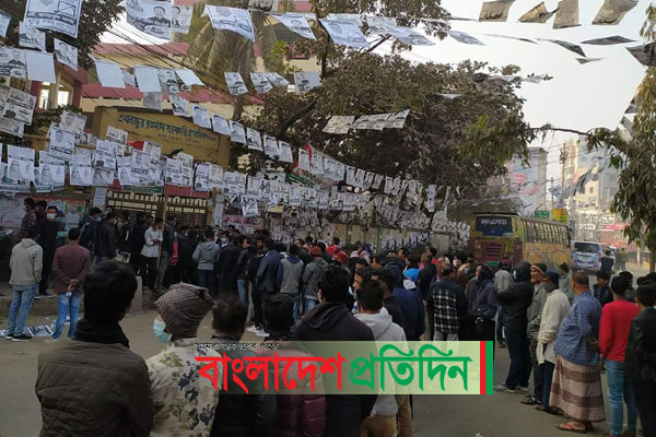 ভোটগ্রহণ শুরুর আগেই ভোটারদের দীর্ঘ লাইন