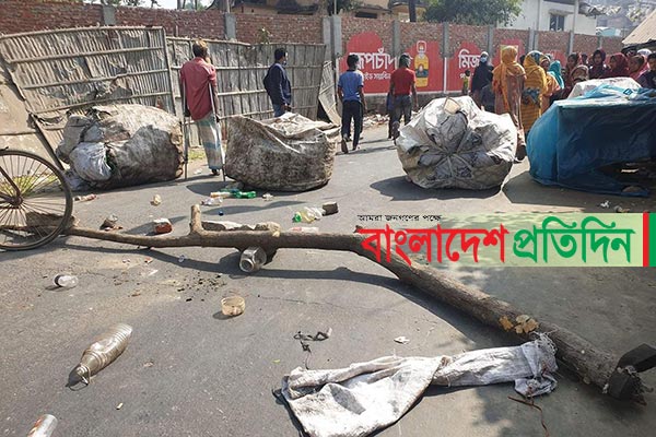 কেন্দ্রে প্রবেশে বাধা, পাহাড়তলীতে বিদ্রোহী প্রার্থীর সমর্থকদের সড়ক অবরোধ