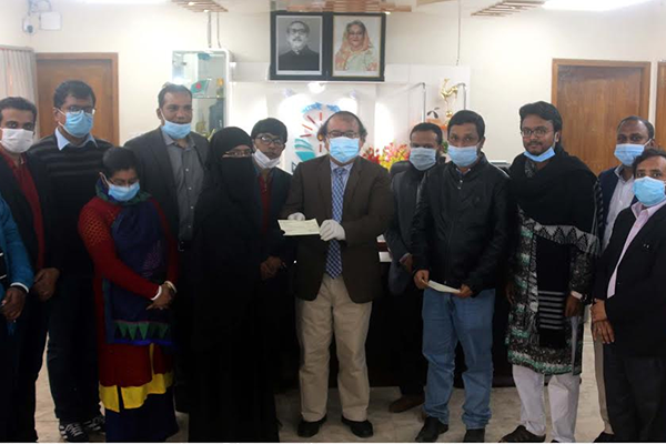 শিক্ষার্থীদের স্মার্টফোন কেনার জন্য সফট লোন প্রদান কার্যক্রমের উদ্বোধন