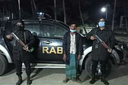 টেকনাফে ইয়াবাসহ মাদক ব্যবসায়ী আটক
