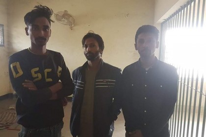 বাস চালককে জিম্মি করে ছাগল নিয়ে পালানোর চেষ্টা, গ্রেফতার ৩