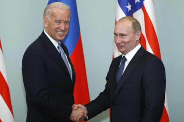 পুতিনকে প্রথম ফোনেই নরমে গরম বার্তা বাইডেনের