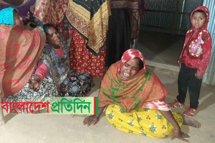 বাবার কাছে নতুন জামার বায়না ধরা স্কুলছাত্রীর ঝুলন্ত লাশ উদ্ধার

