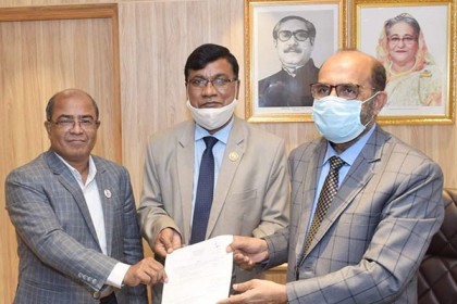 দাপ্তরিক স্বীকৃতির সঙ্গে কাজের তৎপরতা বাড়ানোর নির্দেশ প্রাণিসম্পদ মন্ত্রীর

