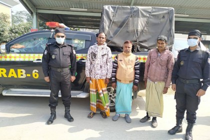খুলনায় ৯০ কোটি টাকার সাপের বিষসহ আটক ৩
