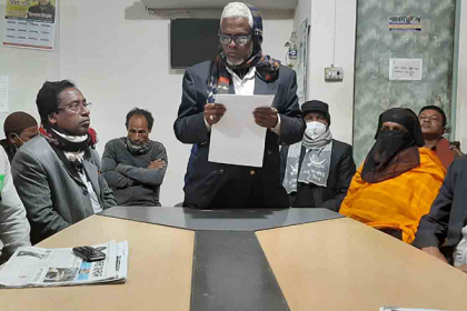প্রধান শিক্ষকের বিরুদ্ধে অনিয়মের অভিযোগে সংবাদ সম্মেলন