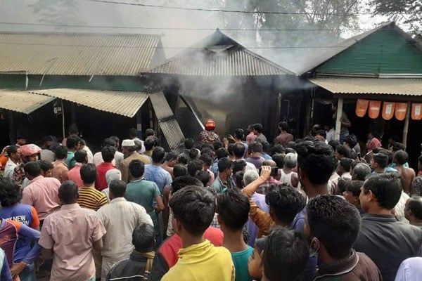 নালিতাবাড়ীতে আগুনে পুড়ল তিন দোকান 

